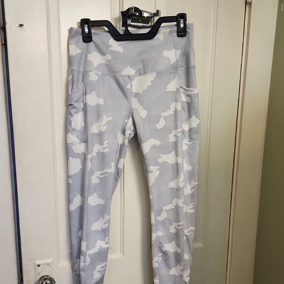 Yogalicious Light Gray Camouflage Leggings - Picture 1 of 3